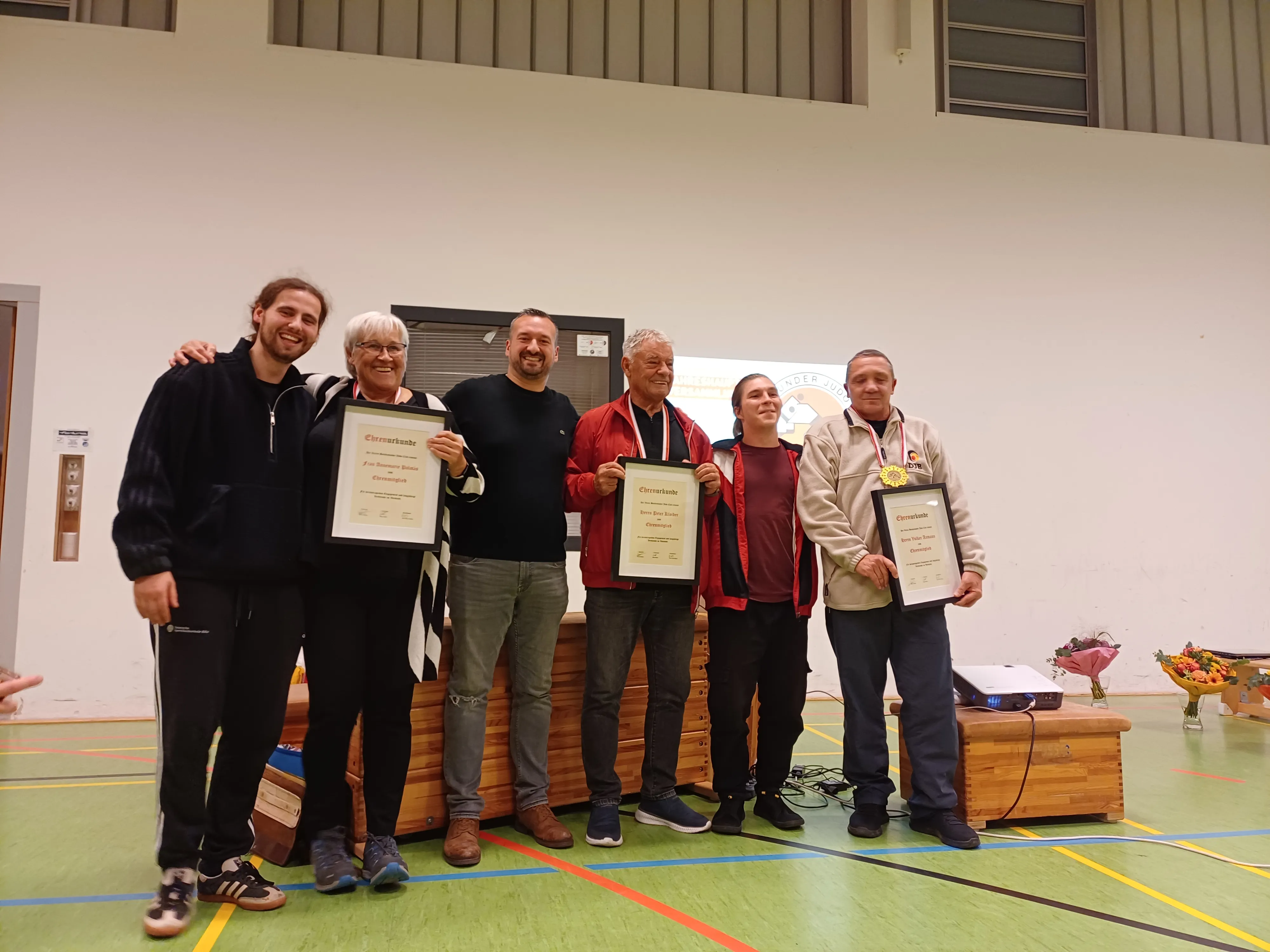 Alter und neuer Vorstand