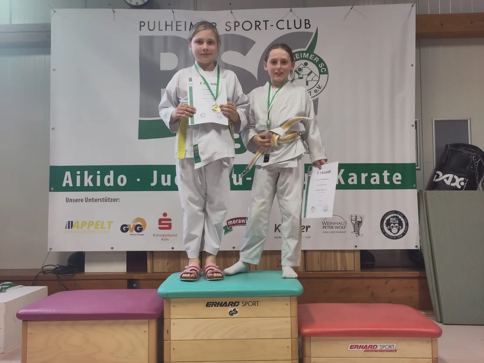 Zoey und Scarlett auf dem Kreiseinzelturnier